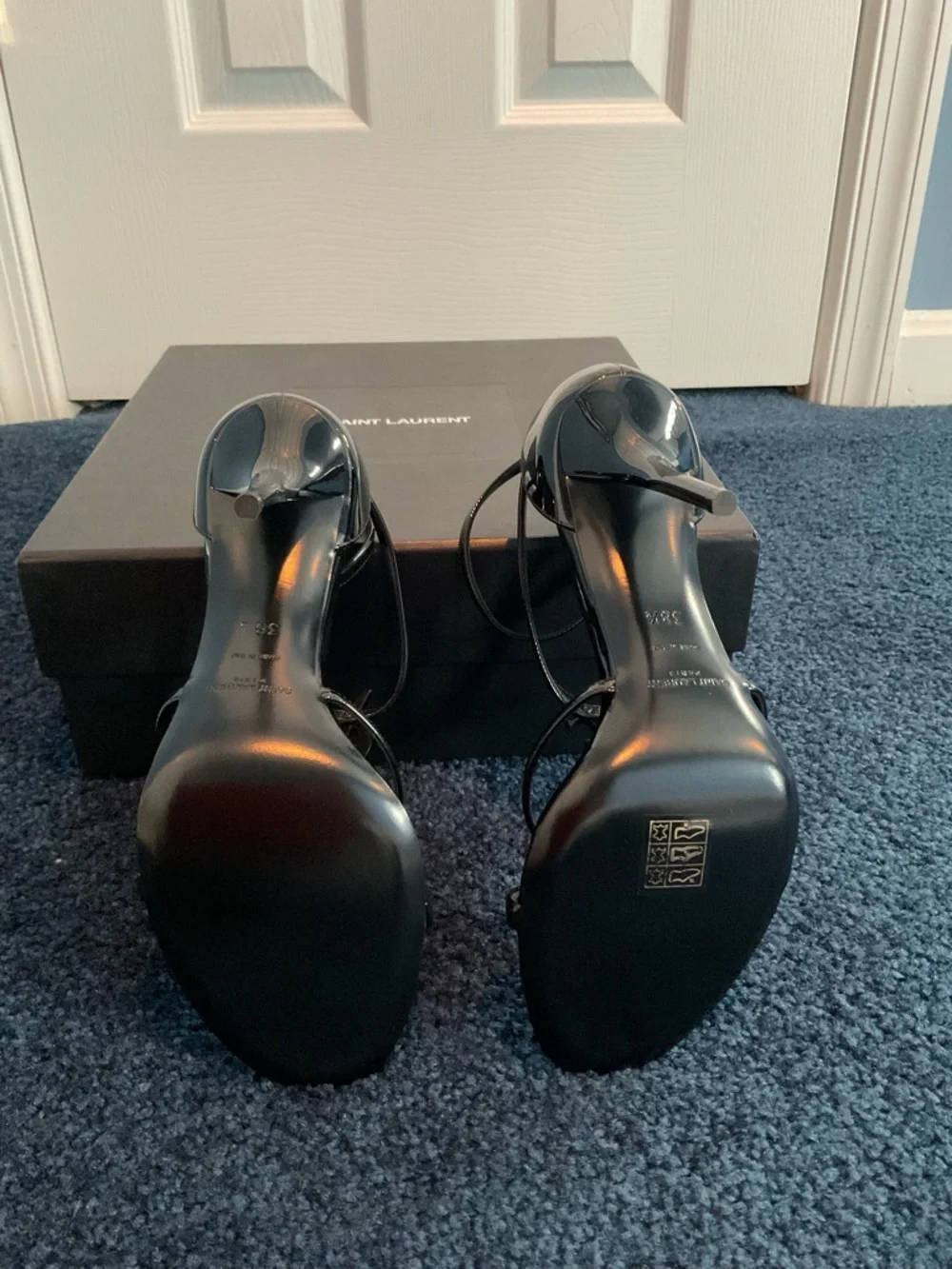Saint Laurent Cassandra Black Patent YSL Logo T-Strap Sandals - Picture 3 of 7